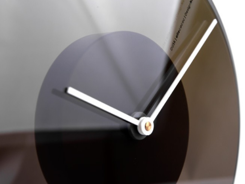 Lisslune | Cool Minimalist Gradient-Changing Wall Clock, for Office, Livingroom, Bedroom and More