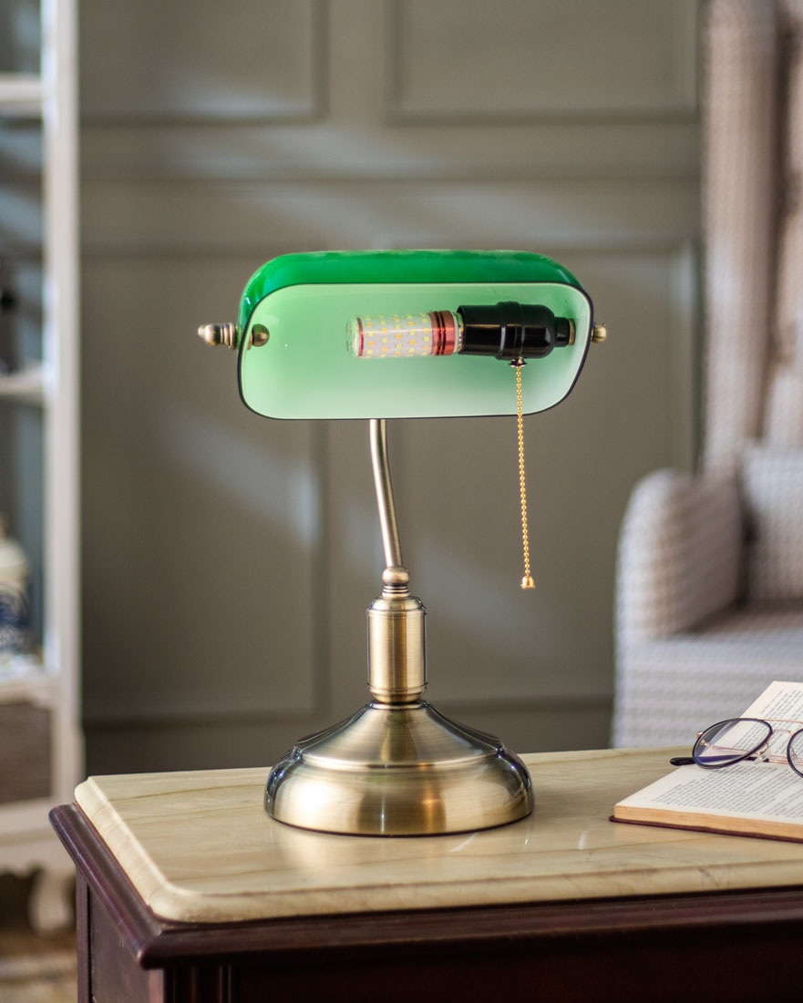 Lisslune | Classic Banker Lamp