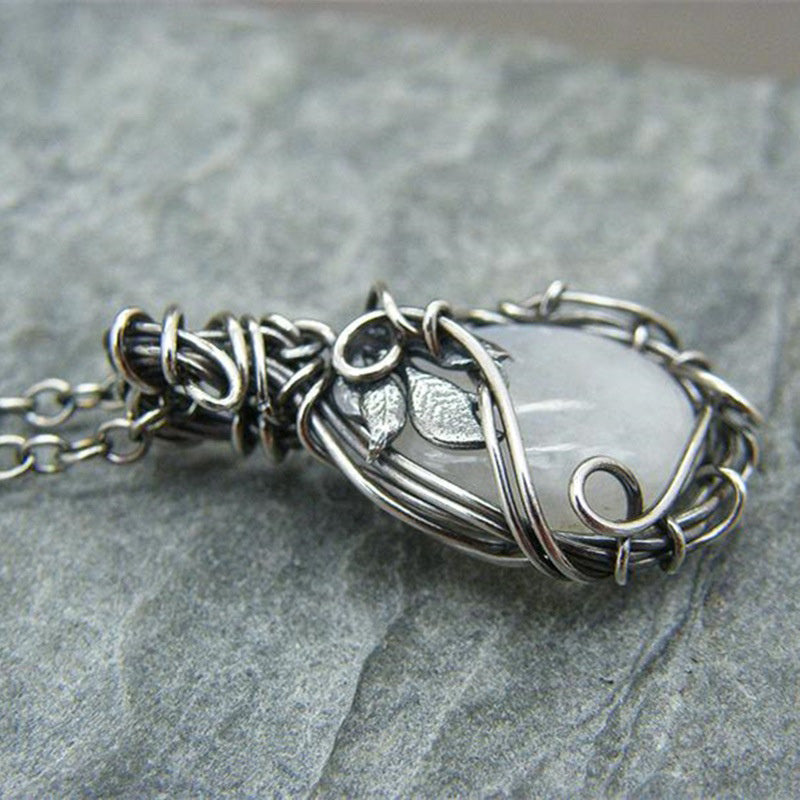 Lisslune | Retro Moonstone Necklace - Selene