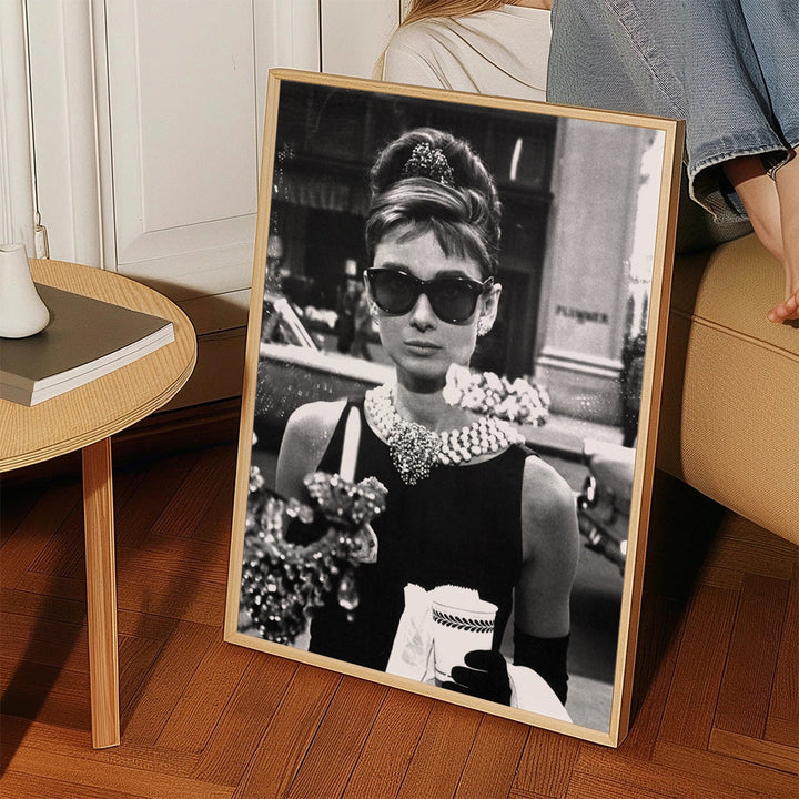 Lisslune | Audrey Hepburn in Breakfast at Tiffany Vintage-Photography.