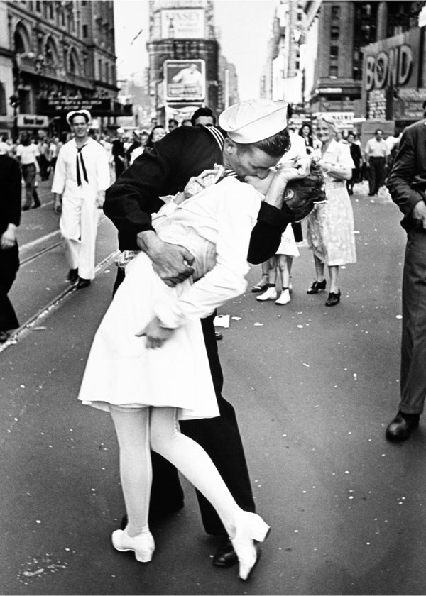 Lisslune | V-J Day Kiss Poster - Vintage photography