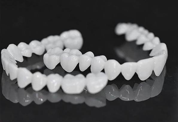 Lisslune | Smile Lens – Adjustable White Denture for Direct Smile Correction