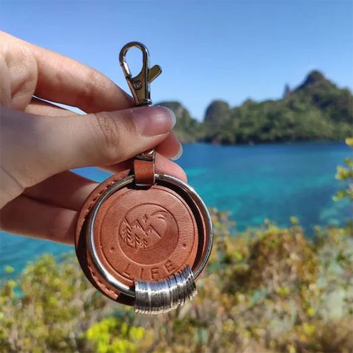 Lisslune | Travelers History Keychain