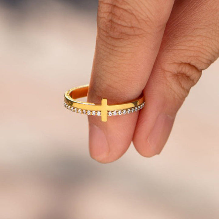 Lisslune | Never Quit Cross Ring