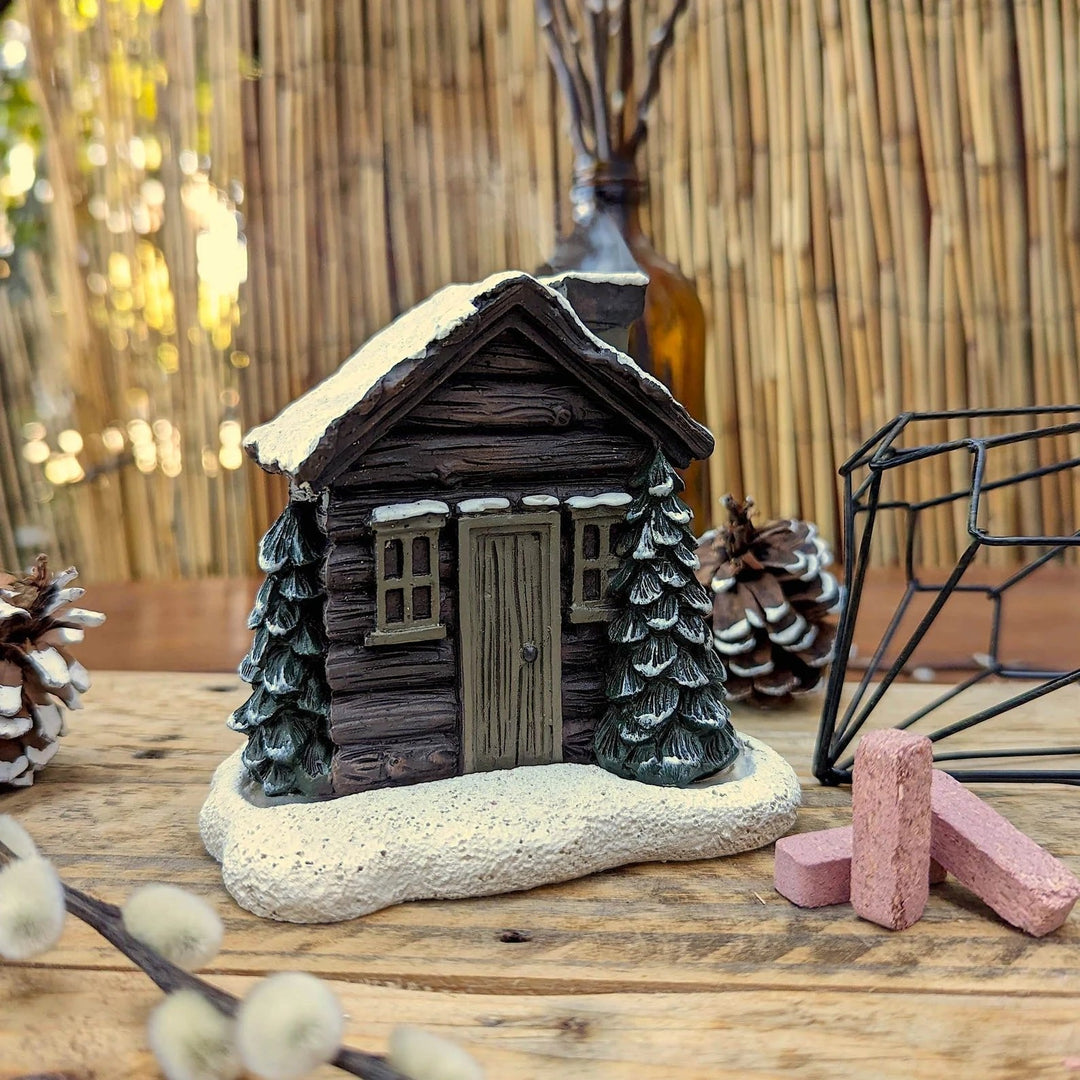 Lisslune | Log Cabin Snowy Winter Incense Cone Burner
