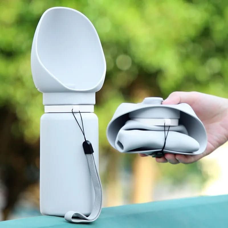 Lisslune | LÉO VOYAGEUR – Foldable drinking bottle for dogs with leak protection & one-handed operation