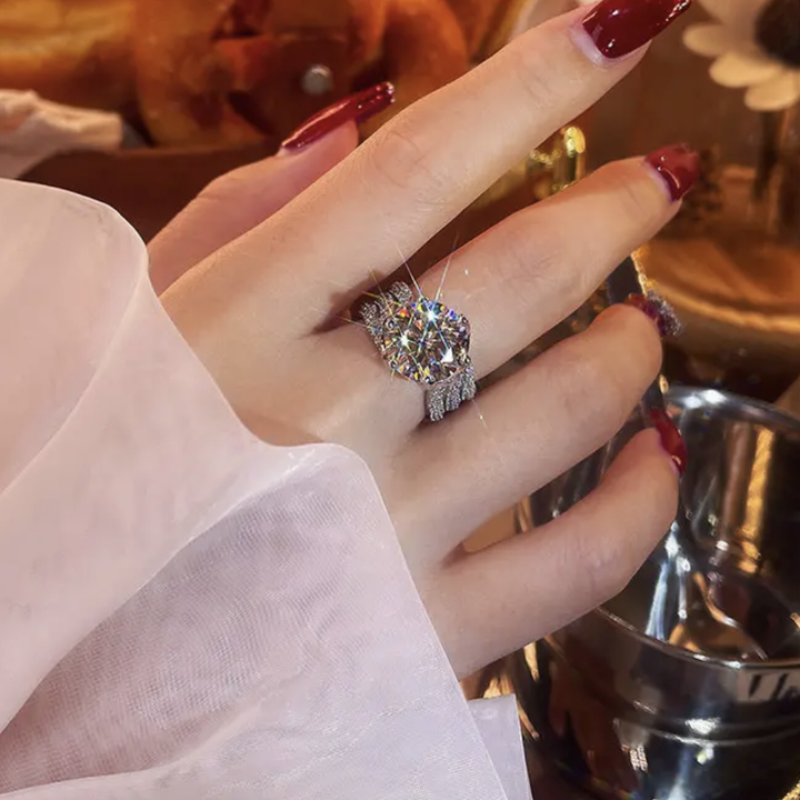 Lisslune | 3-Carat Super Flash Moissanite Ring