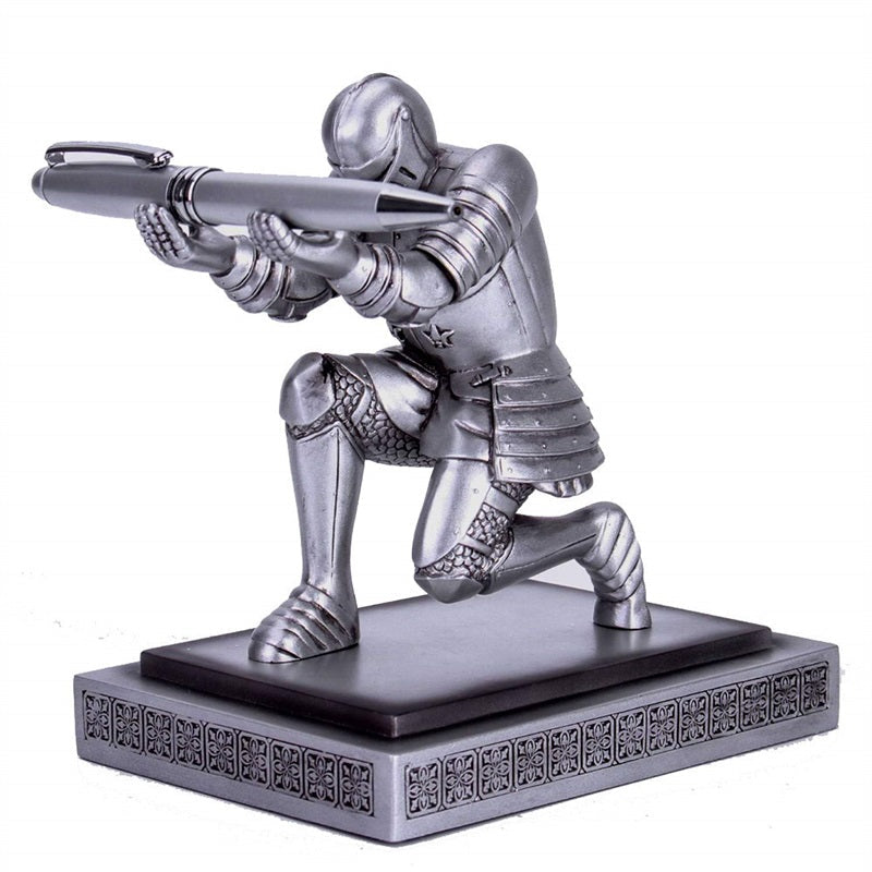 Lisslune | knight pen holder