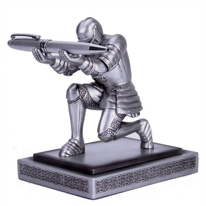 Lisslune | knight pen holder