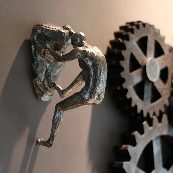 Lisslune | Climber Sculpture