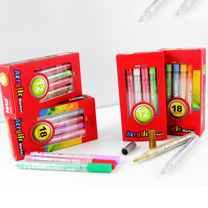 Lisslune | Highly pigmented acrylic paint markers