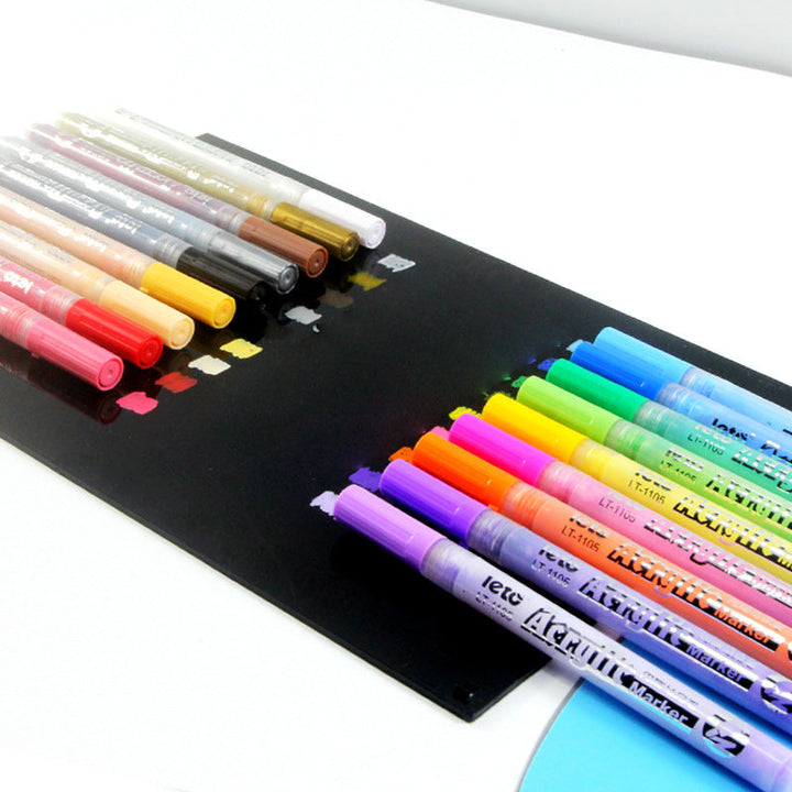 Lisslune | Highly pigmented acrylic paint markers