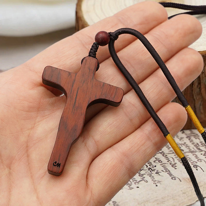 Lisslune | Jesus-Cross-Necklace made of Wood