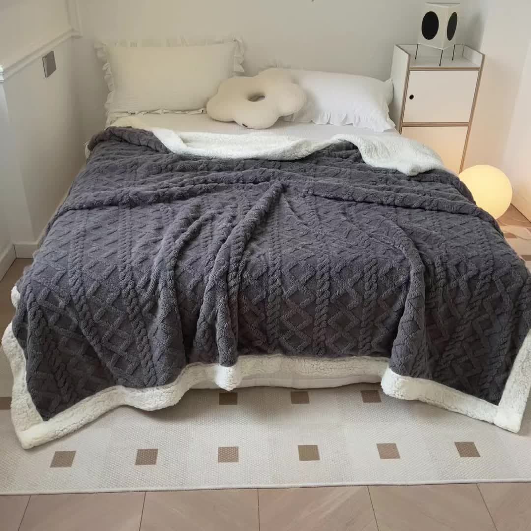 Lisslune | CozyNest - Reversible Fleece Blanket for Fall and Winter