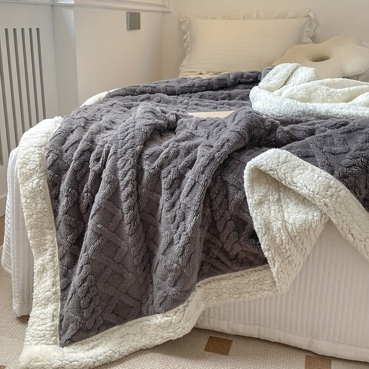 Lisslune | CozyNest - Reversible Fleece Blanket for Fall and Winter