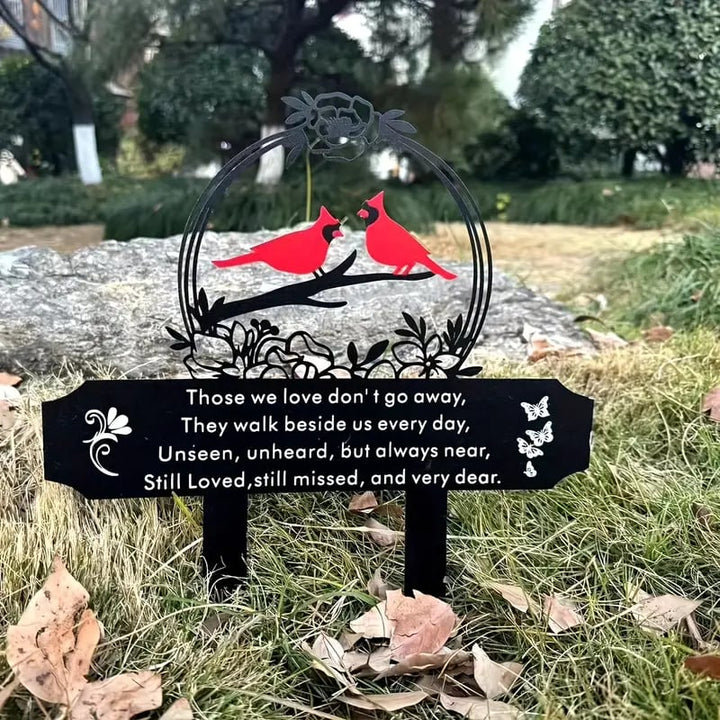 Lisslune | Metal Cardinal Cemetery Memorial Stake