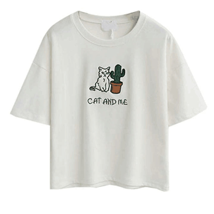 Women's casual T-shirt with cute cat and plant design Lisslune