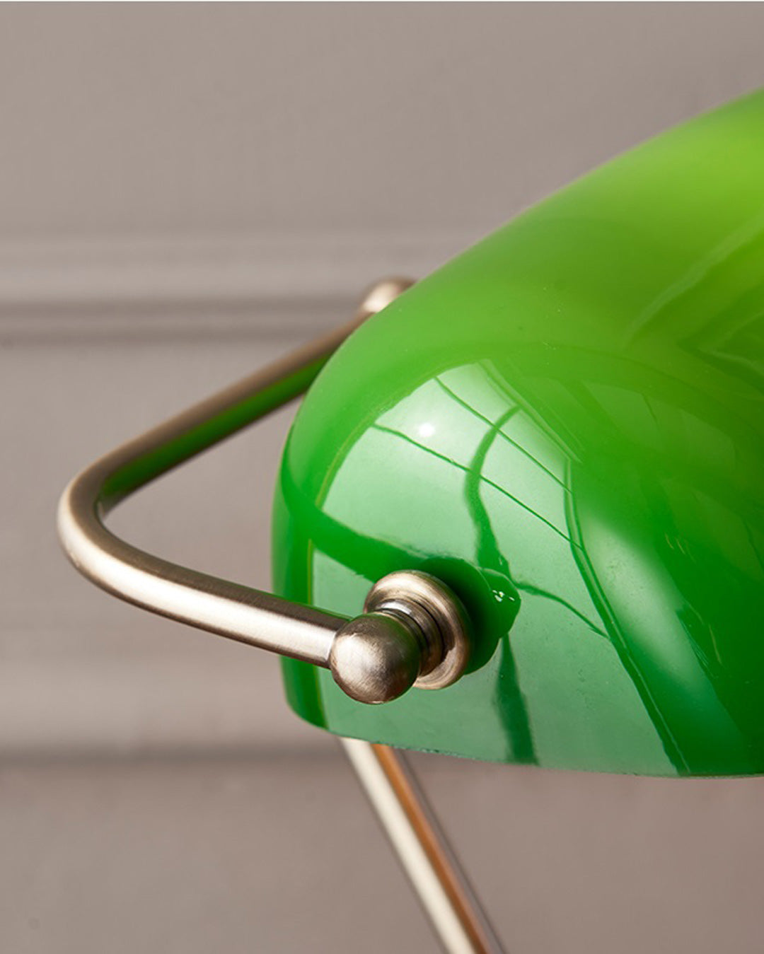 Lisslune | Classic Banker Lamp