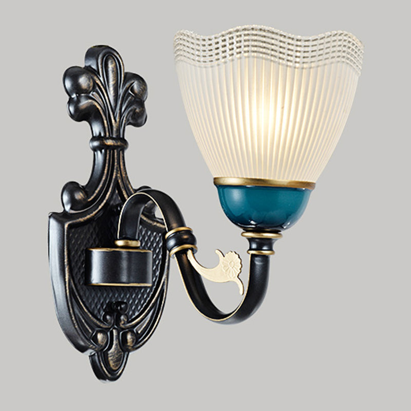 Skørter | 1/2-Head Scalloped Pleated Wall Lamp Traditional Black Ribbed Glass Wall Lamp with Curved Arm