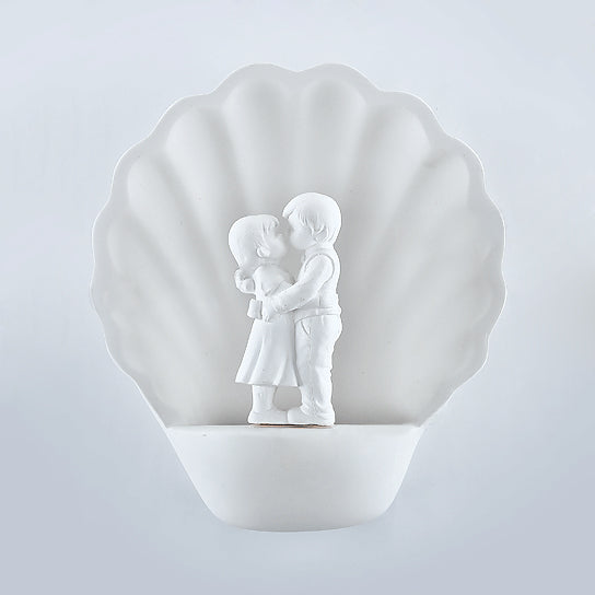 Skørter | White wall lamp for couples with shell romance  
Gypsum wall lamp in white for the study