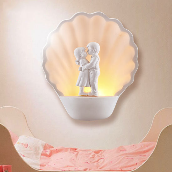 Skørter | White wall lamp for couples with shell romance  
Gypsum wall lamp in white for the study