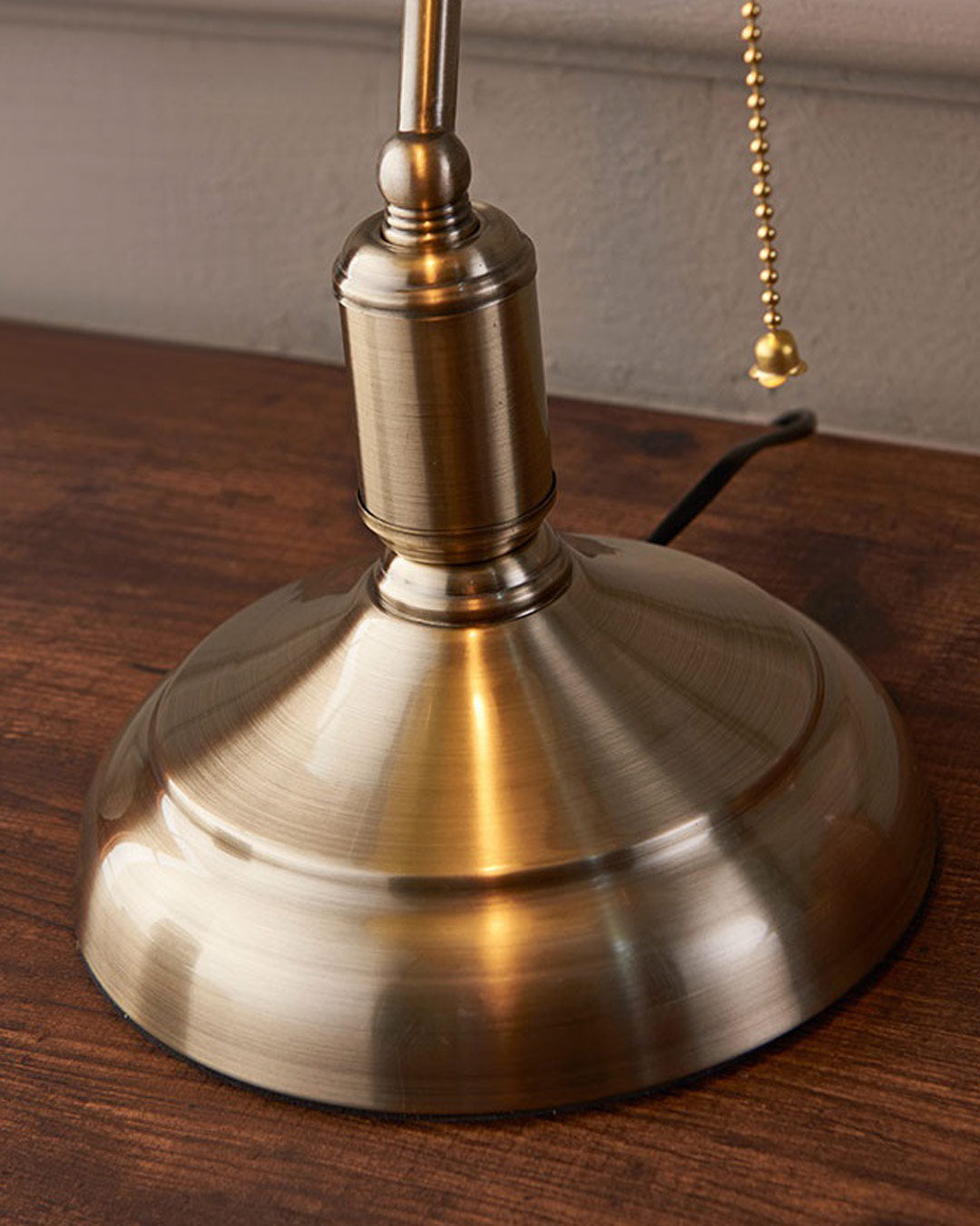 Lisslune | Classic Banker Lamp