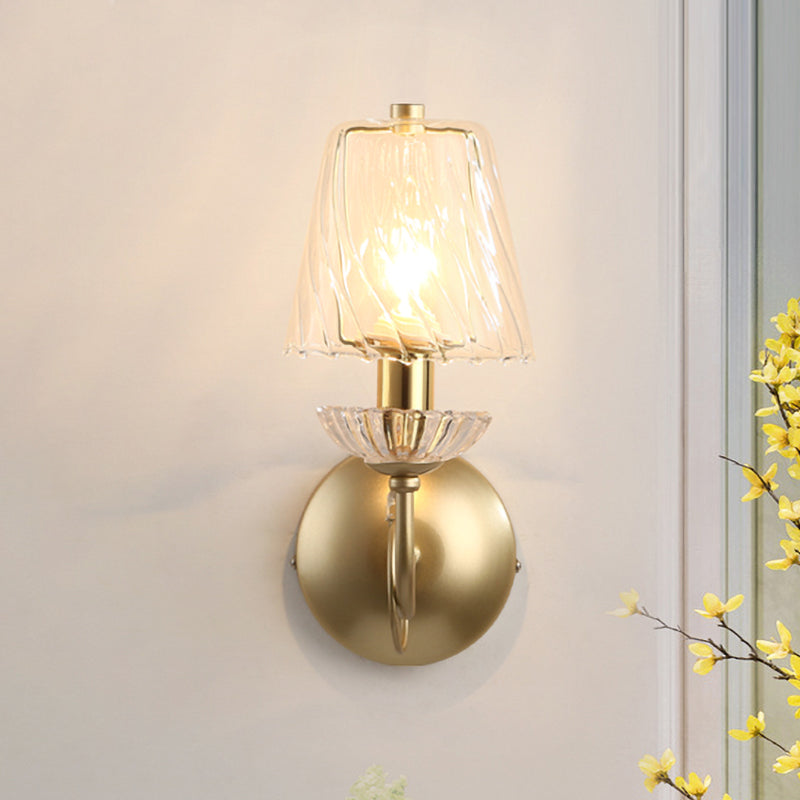 Lisslune | Minimalistic Cone-Shaped Wall Light with Single Bulb Made of Clear, Twisted Glass in Gold