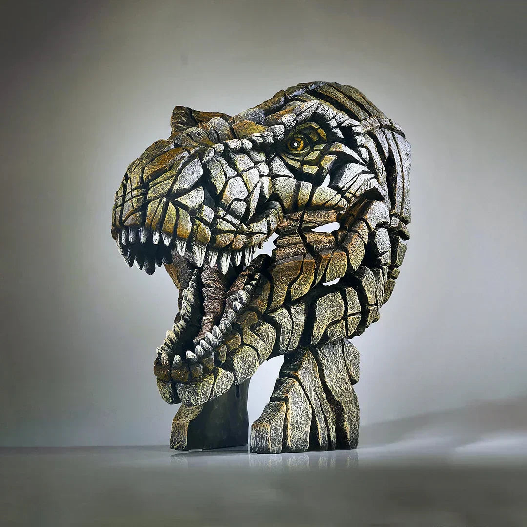 Lisslune | Life-like gorilla figure made of resin for decoration