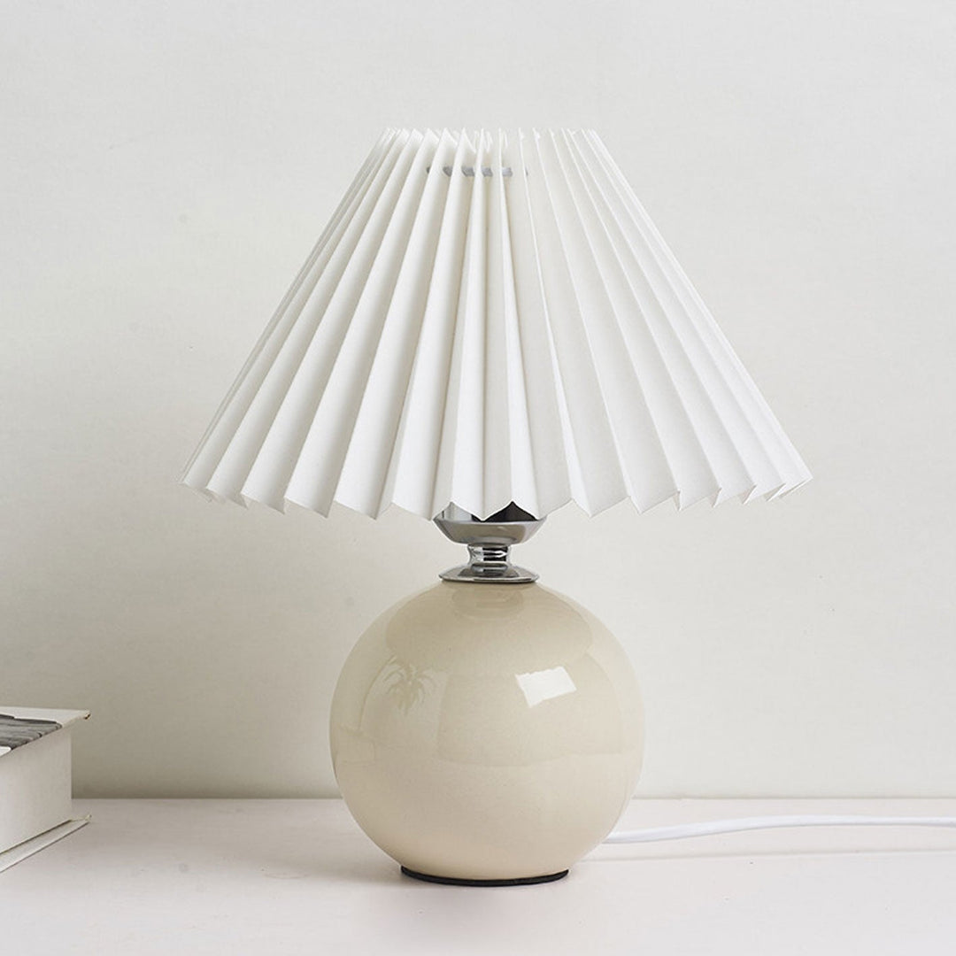 Lisslune | Nordic minimalist 1-light table lamp made of ceramic with pleats