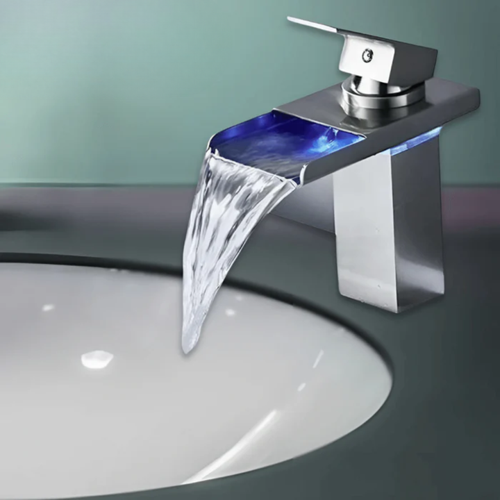 Lisslune | VidricLED - Temperature dependent wall-mounted faucet