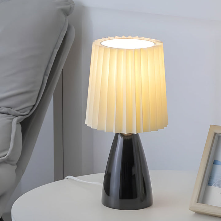 Lisslune | LumiElegance – Modern table lamp with pleated fabric shade