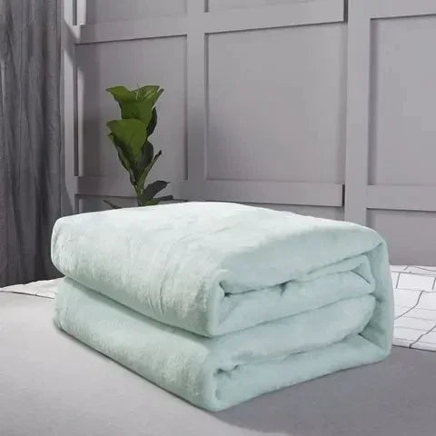 Lisslune | Maxime | Cozy Fleece Blanket for All Seasons - Extra Soft and Warm