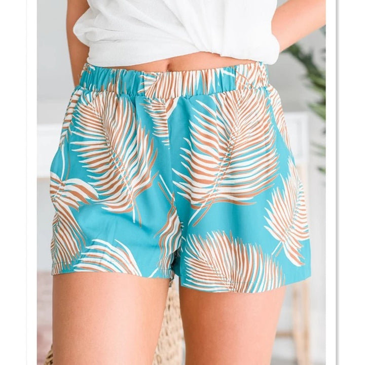 Women's summer shorts with tropical palm print and elastic waistband