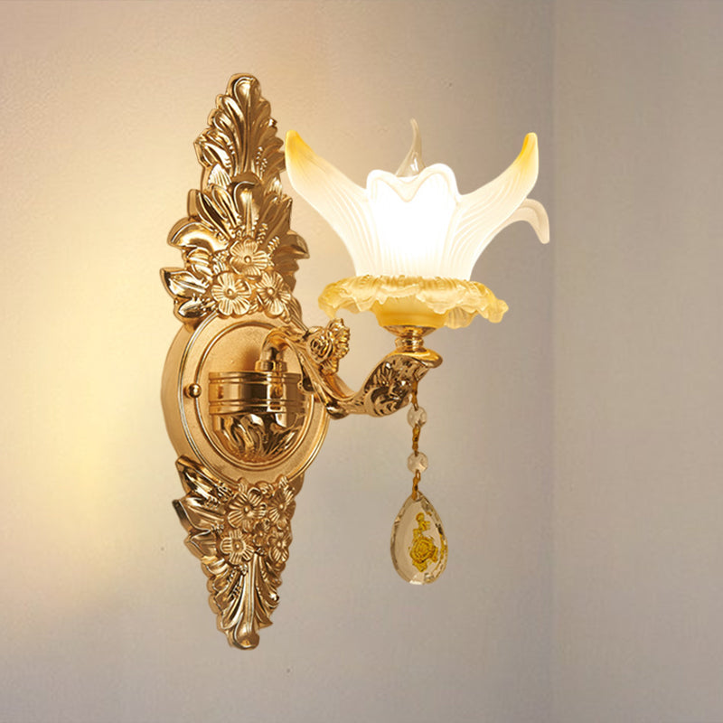 Skørter | Golden Lily Shade Wall Lamp Traditional Ribbed Glass 1/2-Ball Living Room Wall Light