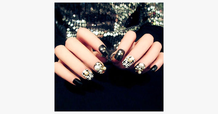 Lisslune | Black Rhinestone Nails