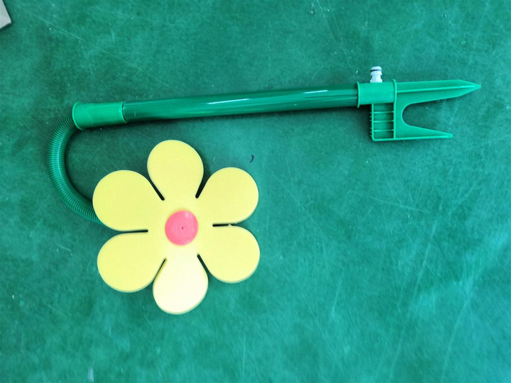 Lisslune | Dancing Daisy Sprinkler – Fun Lawn Sprinkler for Garden and Pets