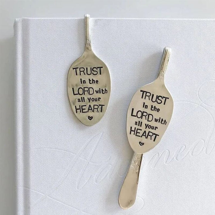 Lisslune | Funny Spoon Bookmark - perfect gift for a bookworm