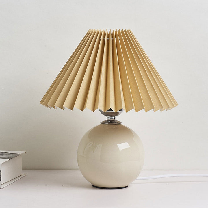 Lisslune | Nordic minimalist 1-light table lamp made of ceramic with pleats