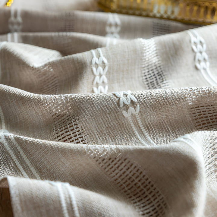 Lisslune | Tassel Whisper Table Runner