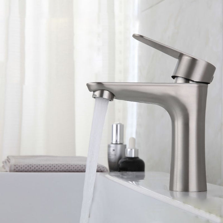 Lisslune | Round Single Handle Bathroom Faucet Single Hole Sink Faucet in Chrome