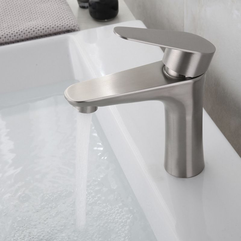 Lisslune | Round Single Handle Bathroom Faucet Single Hole Sink Faucet in Chrome