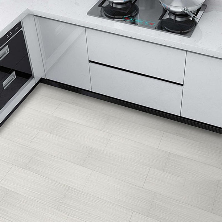 Lisslune | Classic Style Vinyl Flooring Self-Adhesive Vinyl Flooring with Wood Look