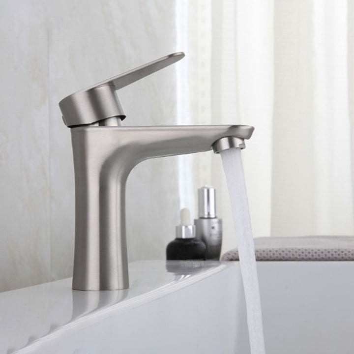 Lisslune | Round Single Handle Bathroom Faucet Single Hole Sink Faucet in Chrome