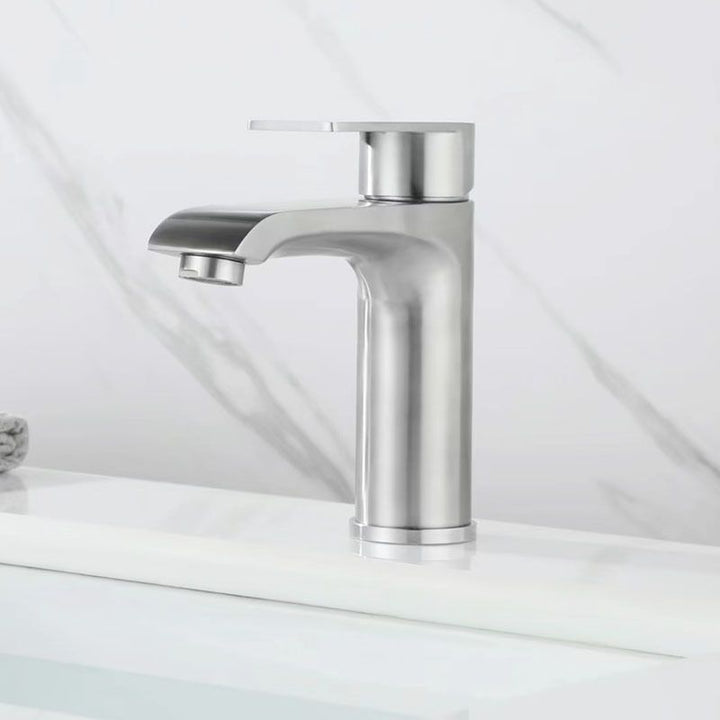 Lisslune | Single handle faucets Glam Style sink faucets for the bathroom