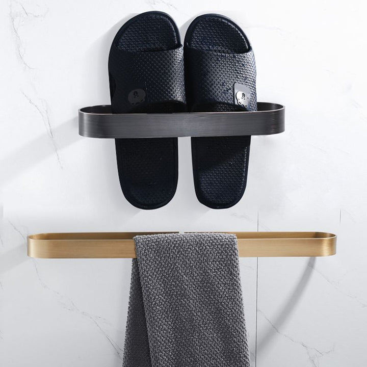 Lisslune | 2-piece modern bathroom hardware set in gold/black, towel holder