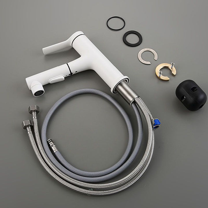 Lisslune | Contemporary Single Handle Faucet Retractable Sink Faucet with Lever Handle