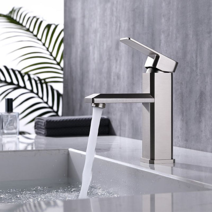 Lisslune | Single Hole Faucet 6.69" H Modern Low Arc Bathroom Sink Faucet