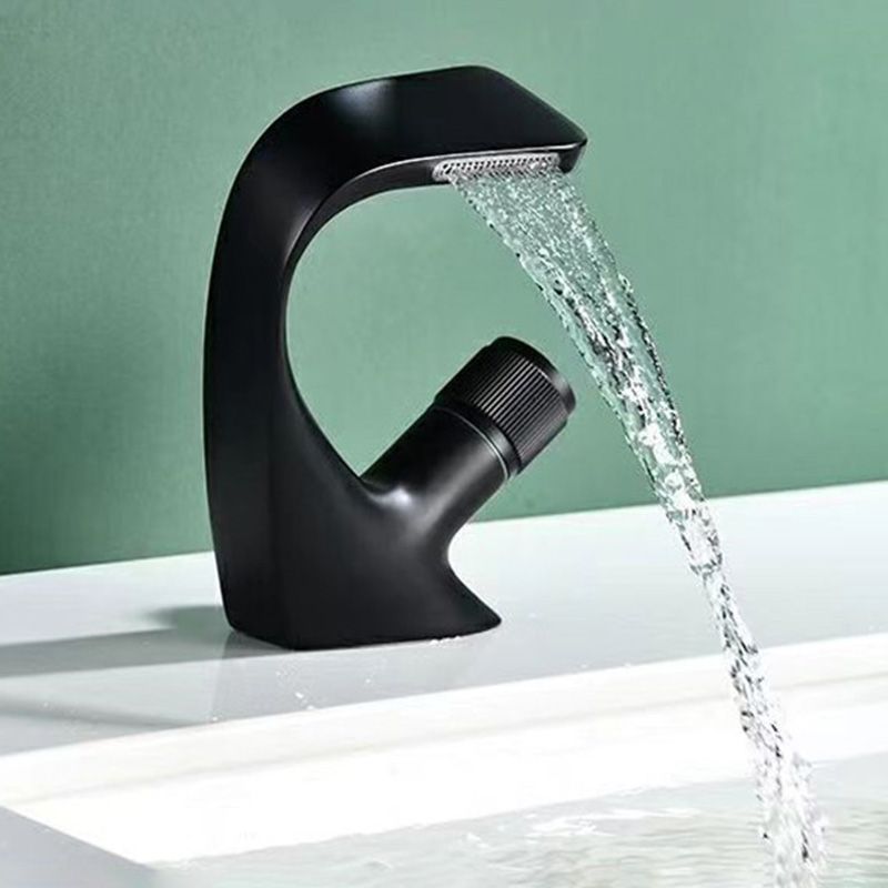 Lisslune | Modern center connection faucets single lever faucets with waterfall spout