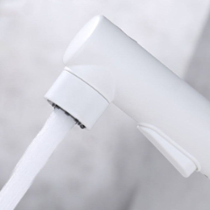 Lisslune | Contemporary Single Handle Faucet Retractable Sink Faucet with Lever Handle