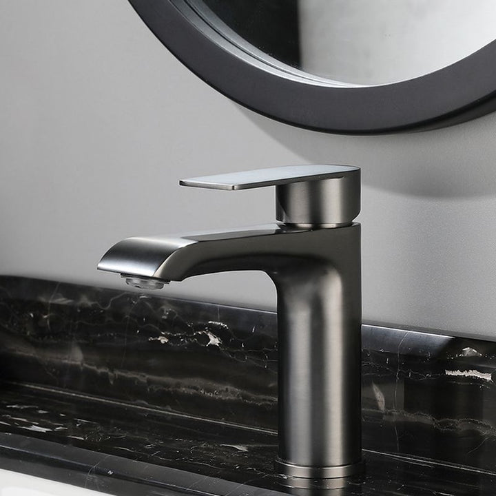 Lisslune | Single handle faucets Glam Style sink faucets for the bathroom